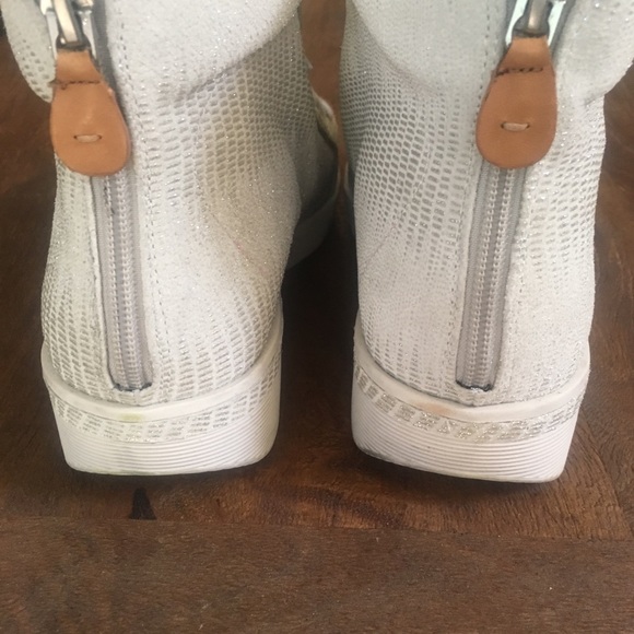 KENNETH COLE Helka Metallic High-Top Sneaker! - Picture 6 of 7